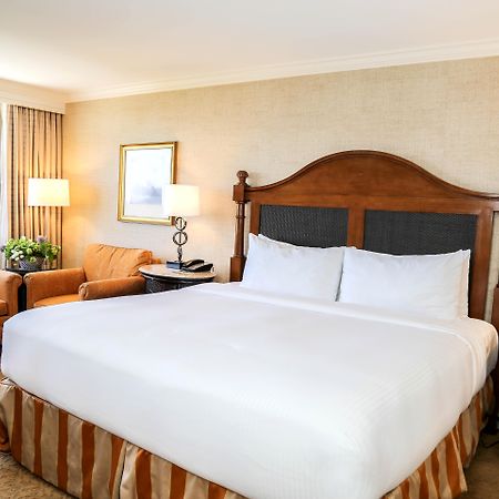 Renaissance Newport Beach Hotel Экстерьер фото
