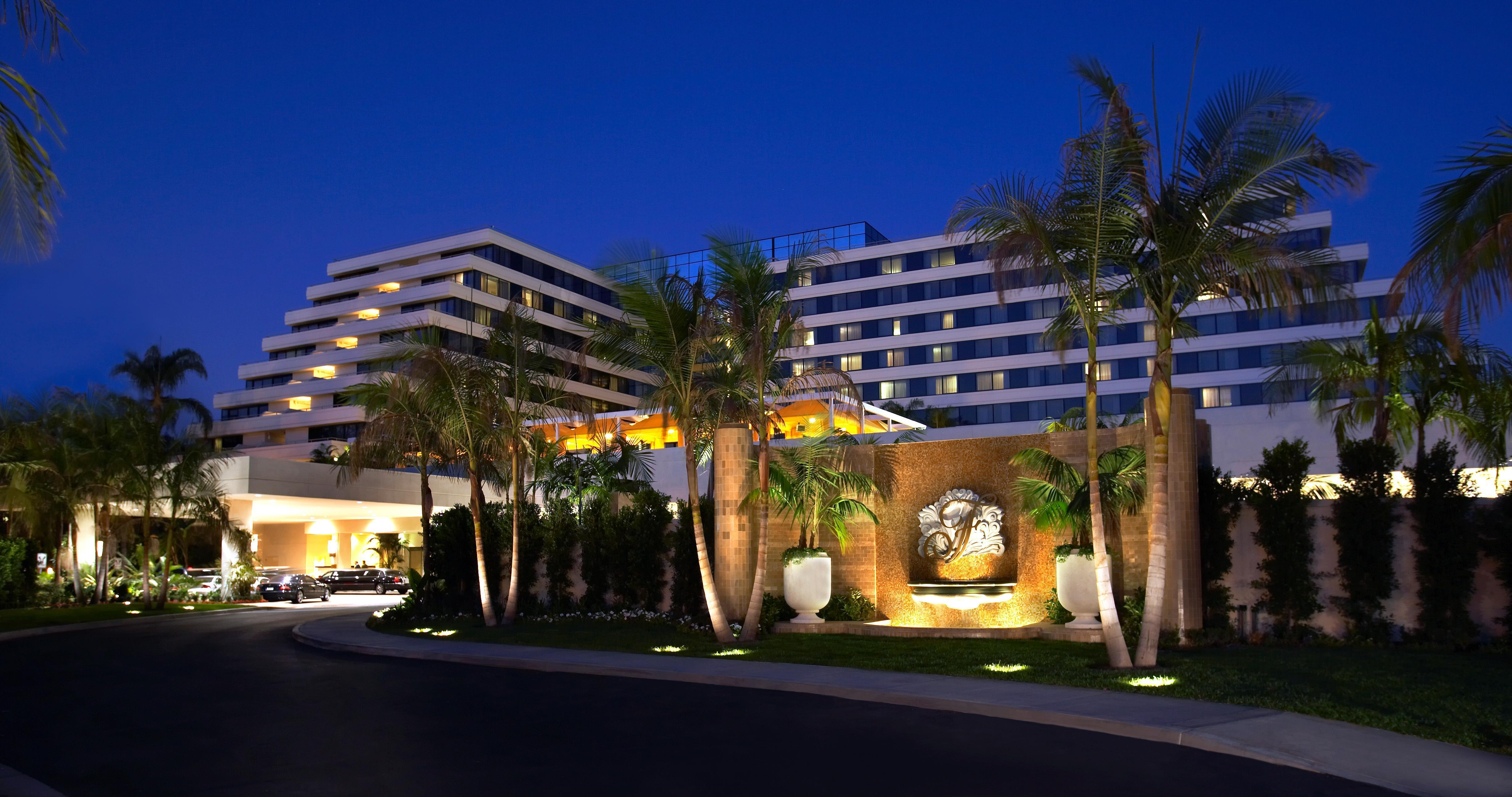 Renaissance Newport Beach Hotel Экстерьер фото