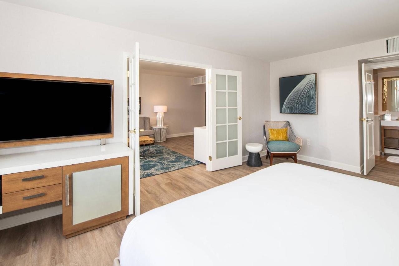 Renaissance Newport Beach Hotel Экстерьер фото