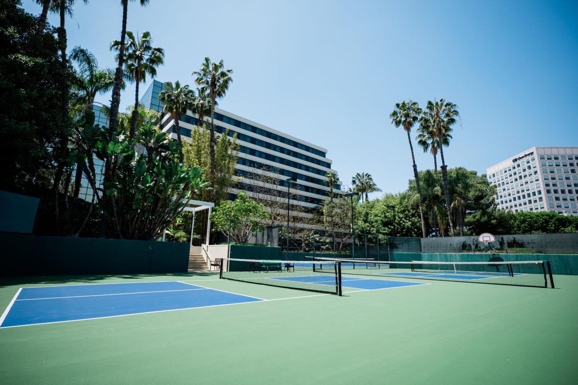 Renaissance Newport Beach Hotel Экстерьер фото