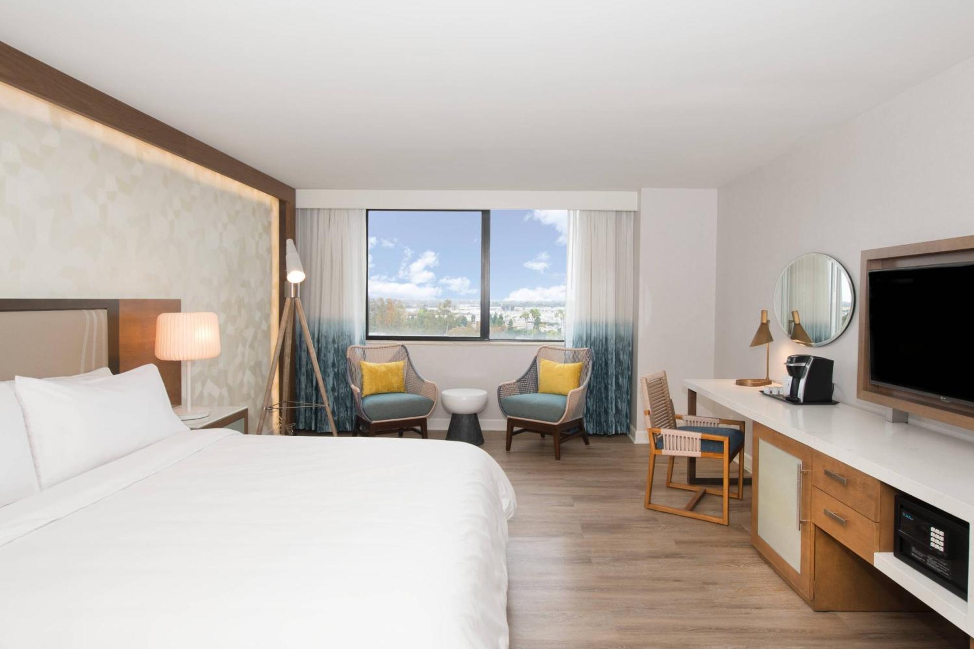 Renaissance Newport Beach Hotel Экстерьер фото