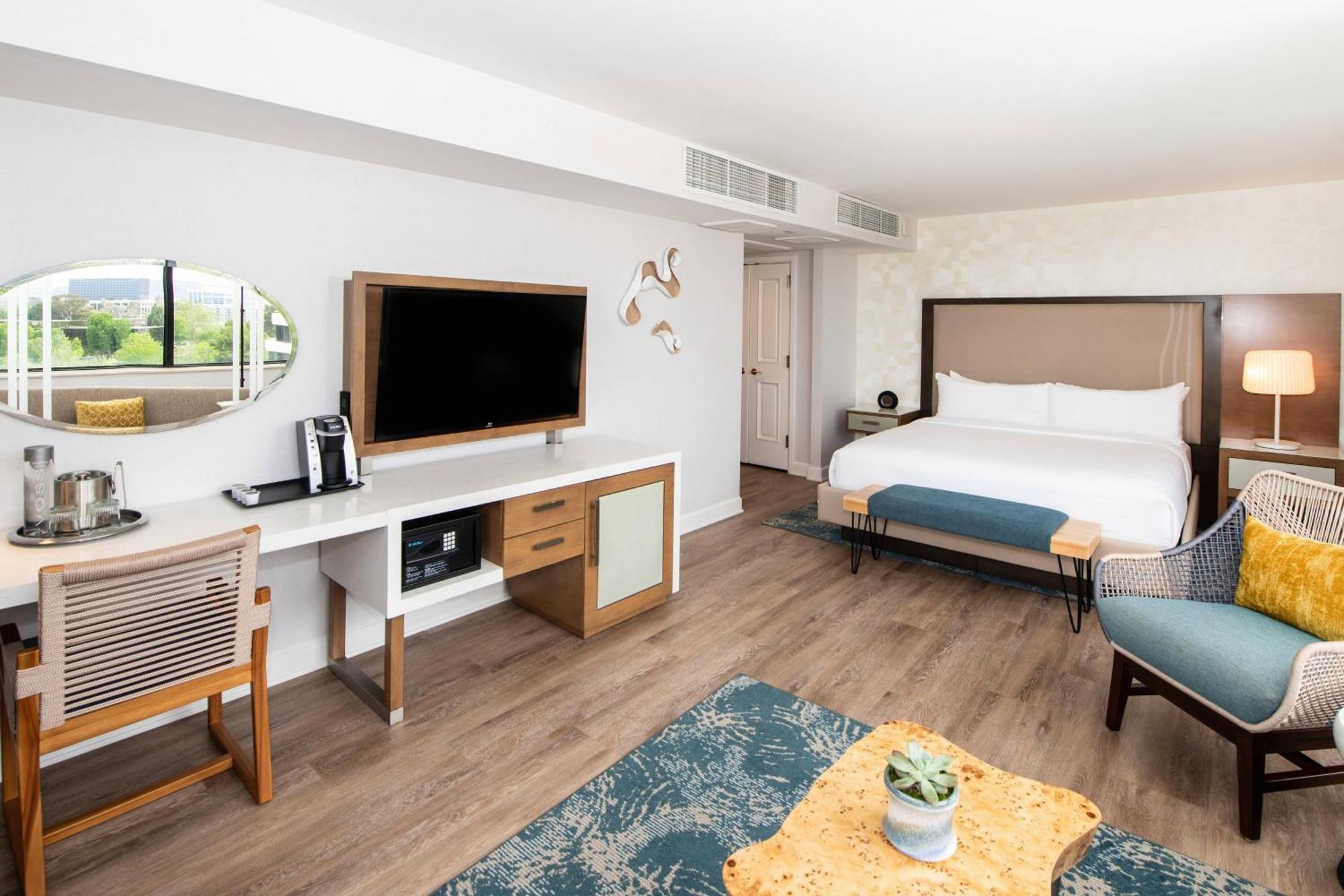 Renaissance Newport Beach Hotel Экстерьер фото