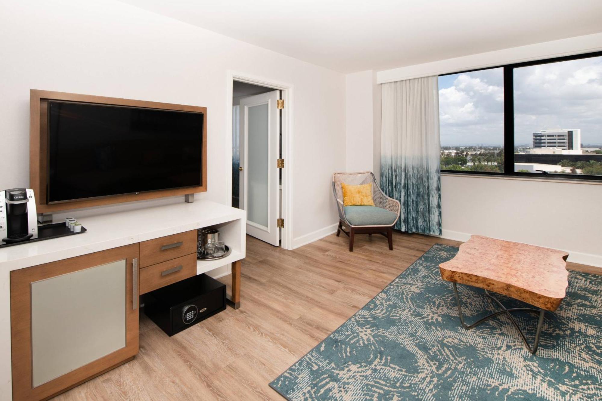 Renaissance Newport Beach Hotel Экстерьер фото