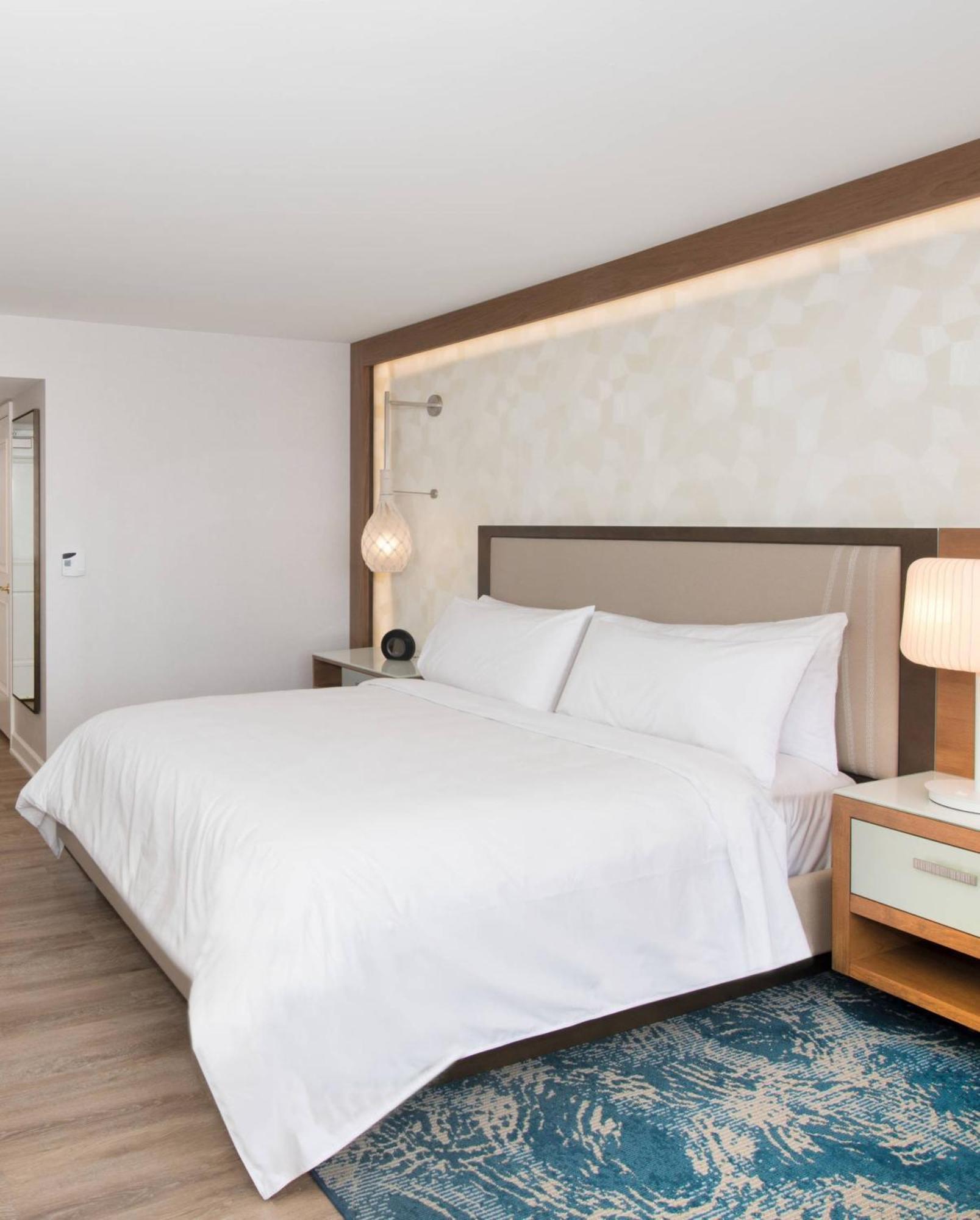 Renaissance Newport Beach Hotel Экстерьер фото