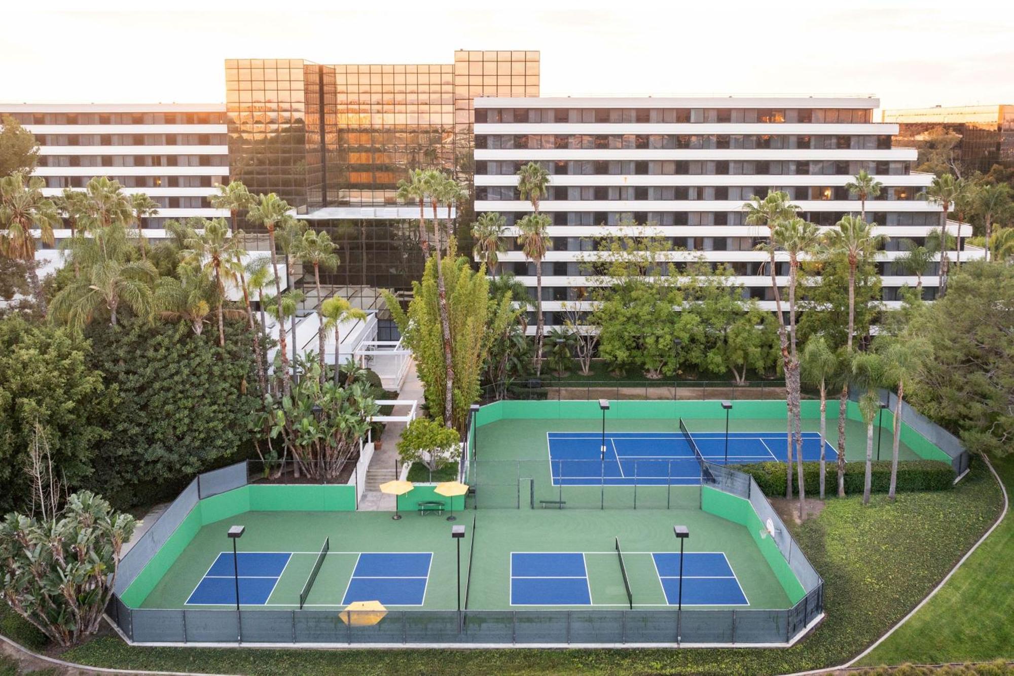 Renaissance Newport Beach Hotel Экстерьер фото