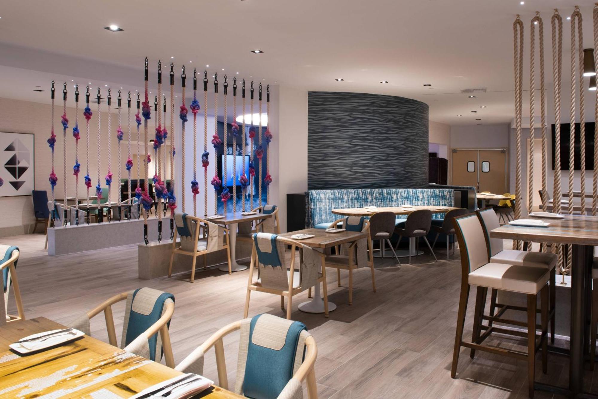 Renaissance Newport Beach Hotel Экстерьер фото