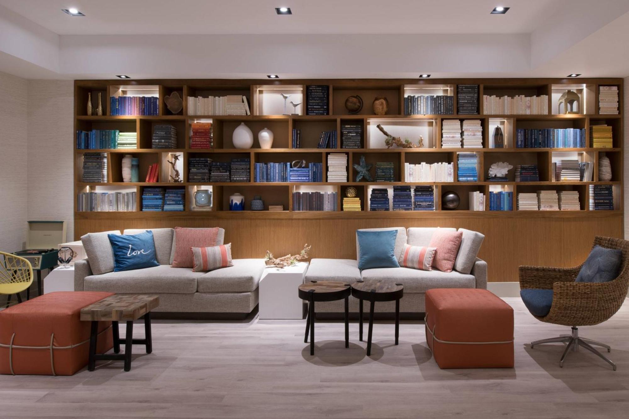 Renaissance Newport Beach Hotel Экстерьер фото