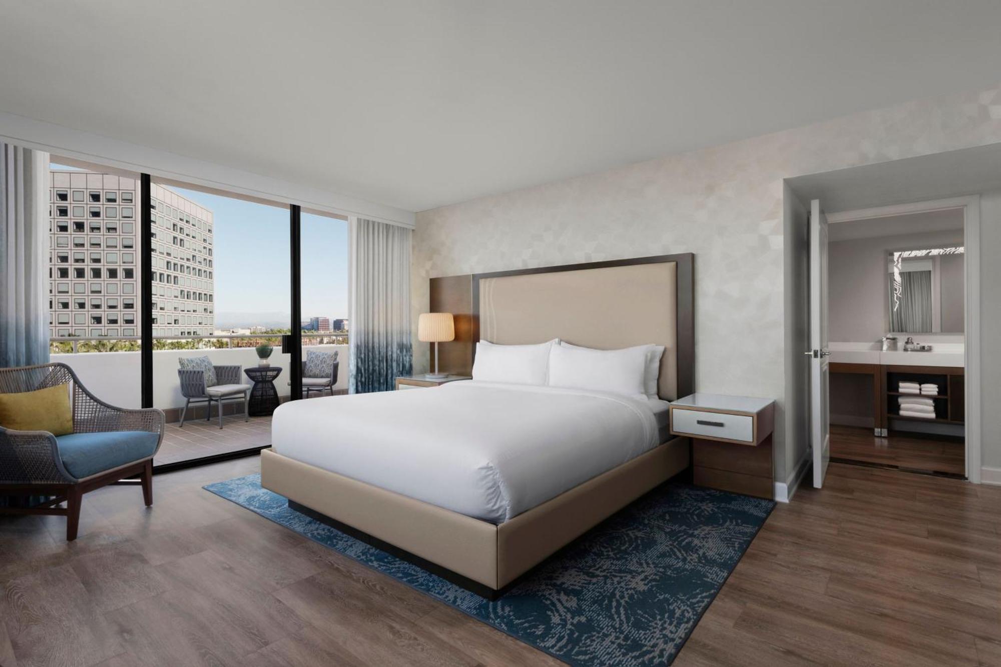 Renaissance Newport Beach Hotel Экстерьер фото