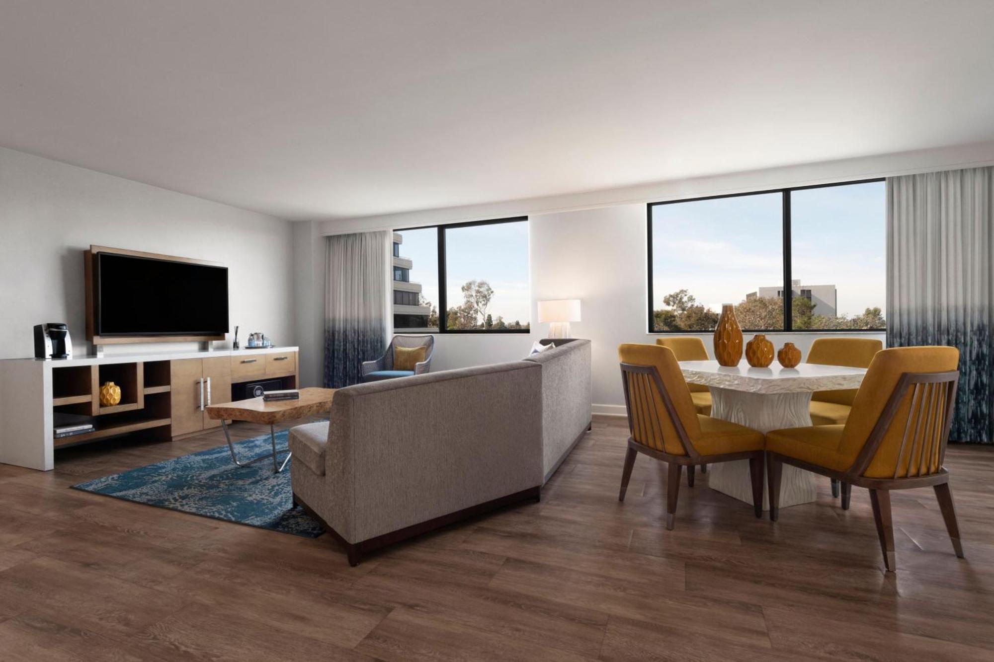 Renaissance Newport Beach Hotel Экстерьер фото